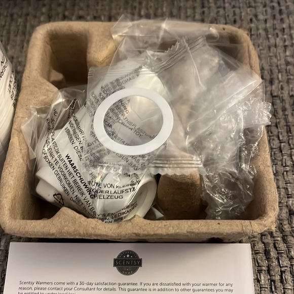 Scentsy white etched core mini plug in New in Box - Picture 4 of 7